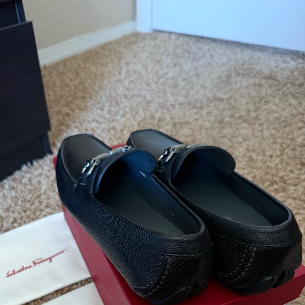 Salvatore Ferragamo Men's Parigi New Arizona Leather Drivers in Black - Picture 6 of 7